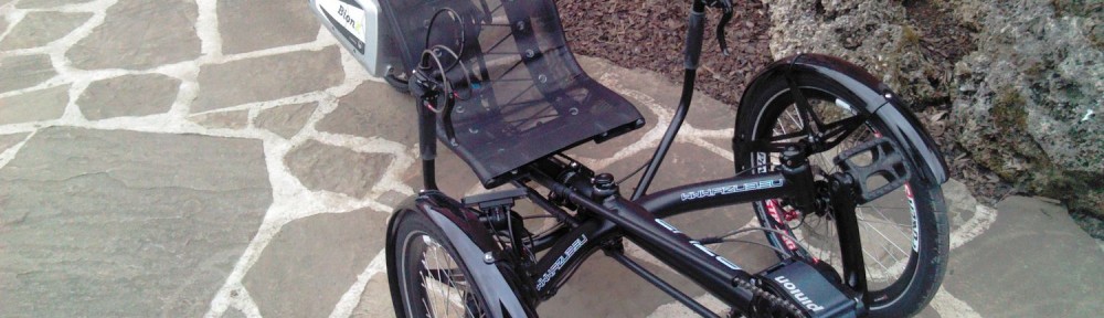 Triciclo AZUB com caixa de mudanças Pinion e kit BionX